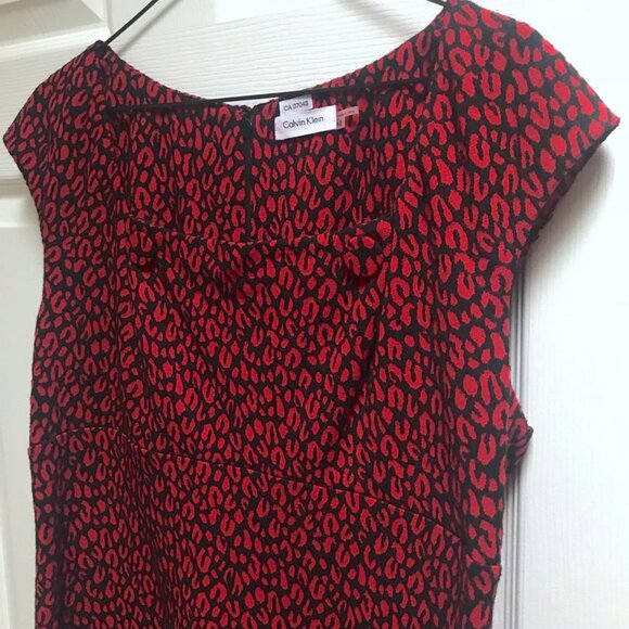 🌹🐾❤️Gorgeous Calvin Klein Red Black Textured Leopard Print Sleeveless Dress - Picture 3 of 17